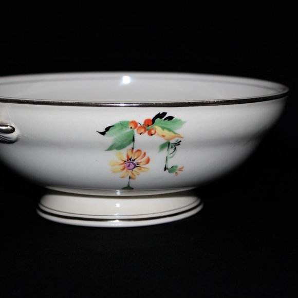 Near Antique Homer Laughlin Wells Vegetable Bowl | Soprano Vegetable Bowl - Picture 7 of 8